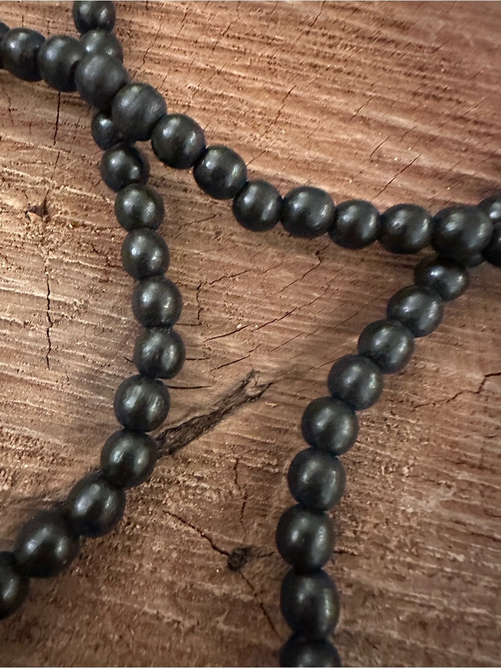 Black Beaded Che Guevara Necklace with Gold Accent Pendant - Picture 3 of 6